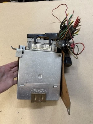 Camión Ford 85 1985 F150 F-150 ecm ecu computadora E5TF-12A650-S1B Lariat 4x4 Foto 1 de 4