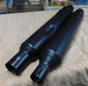 HARLEY DAVIDSON TOURING BLACK MUFFLERS OEM MILWAUKEE EIGHT SLIP ON 2017 and late - Picture 1 of 7