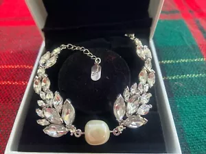 Vintage Camrose & Kross Audrey Hepburn Rhinestone & Pearl Bracelet NWOB - Picture 1 of 16