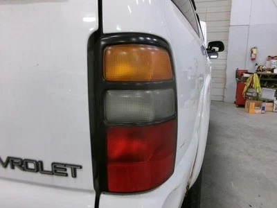 Passenger Right Tail Light Fits 04-06 SUBURBAN 1500 2231373 — 第 1/3 张图片