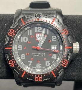 Luminox Series 8800 Schwarz Rot/Orange 200M Swiss Made Quarz Herrenuhr - Bild 1 von 7