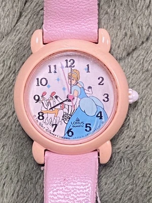 Reloj Walt Disney Lorus Cuarzo Damas Rosa Cenicienta Correa Cuero, Necesita Batería Foto 1 de 4