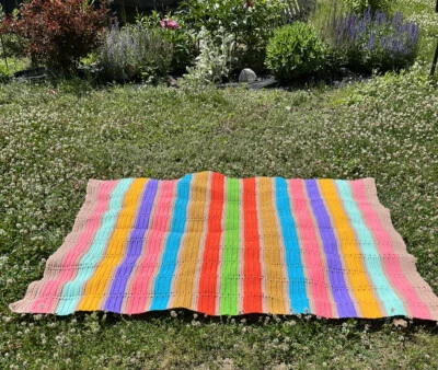 Manta Hecha a Mano De Colección Tiro Crochet Tejido Picnic Grannycore Rayas Boho Colorido Foto 1 de 4