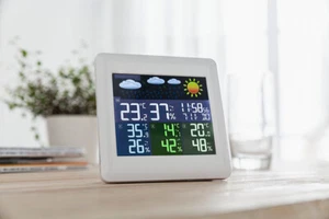 Digital Funk-Temperatur-Station 3 Außensensoren Farbdisplay Netz-Batteriebetrieb - Bild 1 von 2