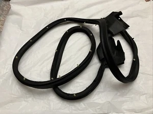 71-76 CADILLAC DEVILLE NOS 2DR LH WEATHERSTRIP OEM 9678885 - Picture 1 of 6