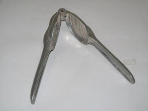 Wilesco Perfecta Vintage Metal Lemon Citrus Squeezer Cast Aluminum Very Nice - Picture 1 of 2