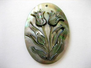 MOP SCHWARZ geschnitzte Tulpe Blume Anhänger 28x32mm. Hohlmuschel Anhänger - Bild 1 von 8
