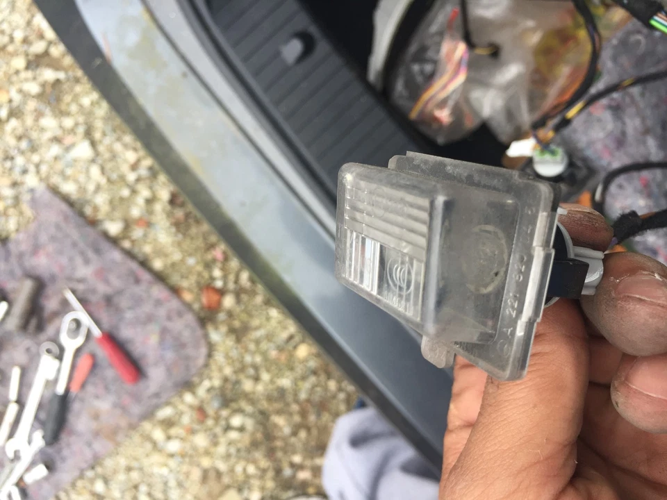 Luz de licencia maletero Mercedes-Benz W212 E350 E550 E63 AMG S550 S65 S400 S63 S600 Foto 1 de 1