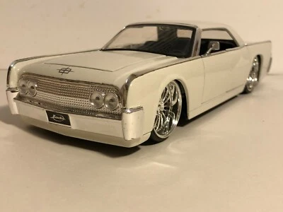 JADA BTK 1963 LINCOLN CONTINENTAL WHITE WITH REVERSE DOORS 1:24 NEW NO BOX - Image 1 of 4