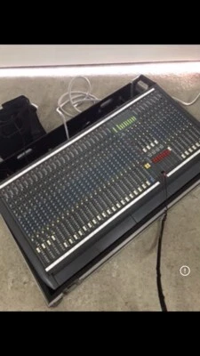 Soundcraft Venue 2 - 32 Channel 8 Groups Analog Mixer Console - Bild 1 von 4