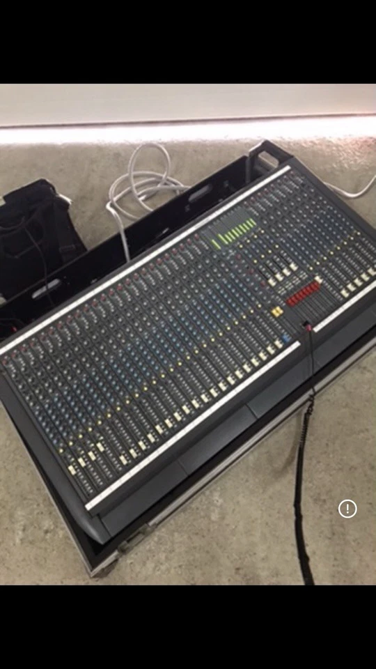 Soundcraft Venue 2 - 32 Channel 8 Groups Analog Mixer Console - Bild 1 von 4