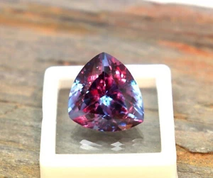Piedras preciosas sueltas de corte trillón natural cambiantes de color de alejandrita de 15 quilates certificadas - Imagen 1 de 10