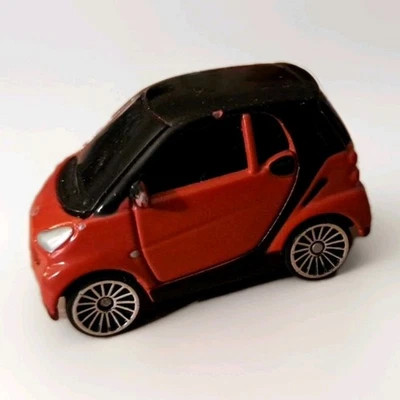 Maisto Smart ForTwo Red/Black 1/64 Diecast Smart Car Cb33 - Image 1 of 4