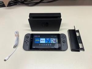 NINTENDO SWITCH HANDHELD KONSOLE VOLL FUNKTIONSFÄHIG 32GB FUNKTIONIERT SCHÖN - Bild 1 von 5
