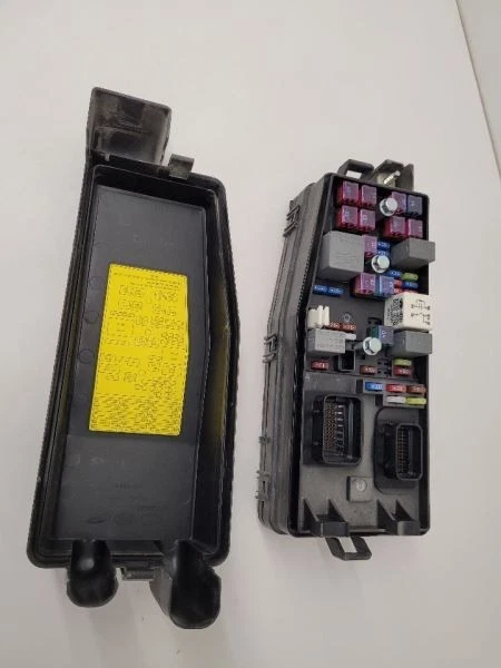 Motor de caja de fusibles KIA SEDONA 2011-2012 2014 919504D361 Foto 1 de 4