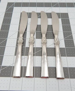 Cuchillos de cena de acero inoxidable Japón con motivo de rosa acentuado mango cubiertos lote de 4 - Imagen 1 de 9