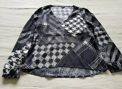 Blusa Top Guess Blanco y Negro Patrón Mixto Manga Larga Para Mujer Talla Pequeña Foto 1 de 4
