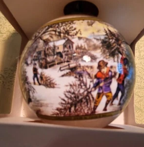 4" VINTAGE SATIN ORNAMENT - EIN BAUMMOTIV BEKOMMEN - Bild 1 von 1