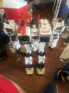 Transformers Generations Titan Metroplex W/IF Turrets&Manacle - Picture 1 of 6