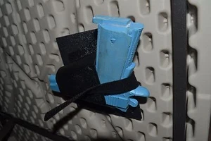 UNTER TISCH-SCHREIBTISCH-WAFFENHOLSTER --- FAHRZEUGHOLSTER -- ÜBERALL MONTIEREN -- GEN3 - Bild 1 von 9