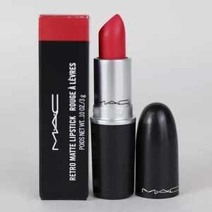 Lápiz labial mate retro MAC - 706 rojo implacable - 0,1 oz / 3 g - COMPLETO NUEVO EN CAJA - Imagen 1 de 5