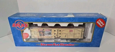 ATLAS O 3-RAIL CLASSIC TOY TRAINS 40’ WOOD REEFER CAR O SCALE GREEN BAY WESTERN - Image 1 of 4