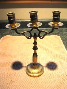 Candelabro vintage in ottone a 3 bracci, piedi - Foto 1 di 7