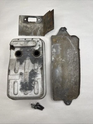 Оригинальные выхлопные и болты глушителя воздуходувки Kawasaki KRB750 A B - Изображение 1 из 4