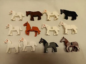 LEGO LOTTO SFUSO 12 MINIFIGURE CAVALIERE CASTELLO CAVALLI BIANCO NERO MARRONE - Foto 1 di 2