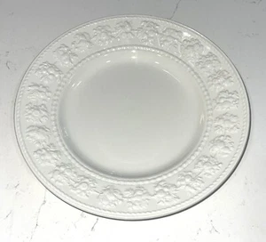 Piatto insalata vintage Wedgwood Home Festività 8” bordo bianco goffrato Inghilterra 1995 - Foto 1 di 6