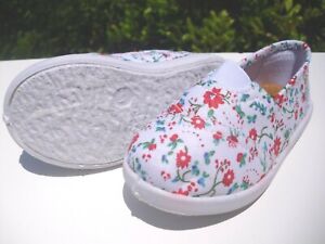NEW FLORAL PRINT SLIP ON FLATS FOR GIRLS IN SIZE 5, 6, & 9 
