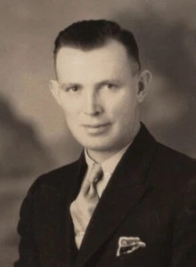 1940s Handsome Man Studio Portrait Formal Suit Confident Smile Classic Style - Picture 1 of 3