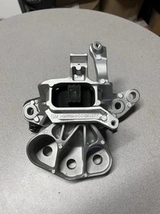 GM Genuine Parts Driver Side Manual Transmission Mount 13459845 - Picture 1 of 2