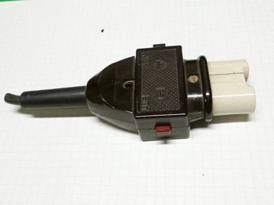 Netzstecker, Warmgerätestecker mit Schalter, Bügeleisenstecker aus Bakelit   #BT - Bild 1 von 4