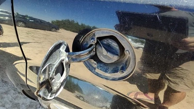 2008-2014 Dodge Avenger Fuel Filler Neck Assembly With Gas Cap Oem 5085377ad - Image 1 of 4