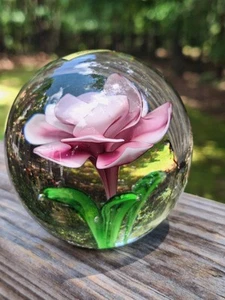 Dynasty Gallery Heirloom Collection Pink Rose Paperweight - Picture 1 of 9
