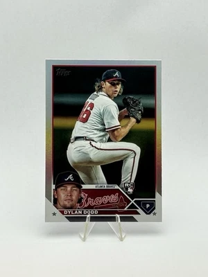2023 Topps Update Dylan Dodd #US51 Rainbow Foil Parallel Atlanta Braves - Image 1 of 2
