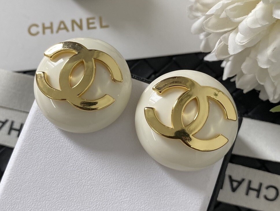 【Chanel】シャネル★earrings★CCッマークピアス★ シルバー Chanel】シャネル☆earrings☆CCッマークピアス☆ シルバー