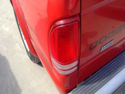Б/у левый задний фонарь в сборе подходит для: 2004 Dodge Dakota левый класс A - Изображение 1 из 4