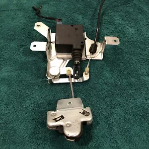 1997-2001 CADILLAC CATERA TRUNK RELEASE / ELECTRIC TRUNK RELEASE. OEM. TESTED. - Picture 1 of 10