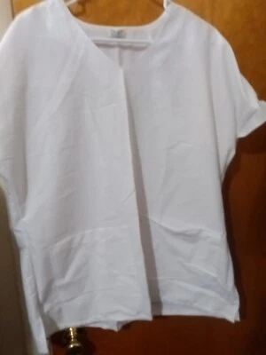 Tafford V-Neck White Scrub top with 2 pockets Xl Flaw see Pics #18 - Image 1 of 4