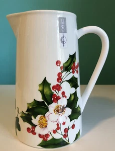 Jarra de bebidas navideñas de porcelana de calidad Ciroa “Holly & Flower” NUEVA - Imagen 1 de 8