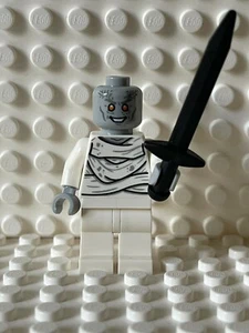 LEGO MARVEL LOVE & THUNDER MOVIE 76207 76208 Gorr Minifigure with sword NEW - Picture 1 of 2