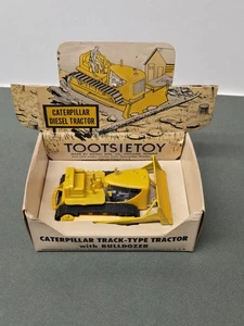Tractor diésel Tootsietoy Caterpillar con caja No. 3910 - Imagen 1 de 11