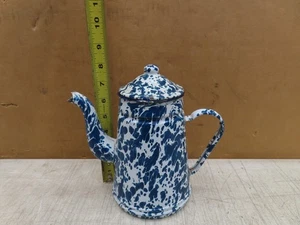 VTG BLUE & WHITE ENAMELWARE SPATTER SWIRL COFFE POT TEA KETTLE W SPOUT SPLATTER - Picture 1 of 18