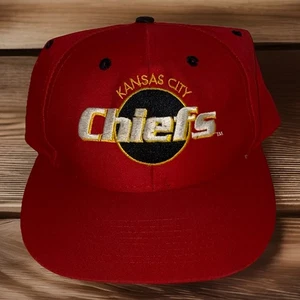 Vintage Kansas City Chiefs Logo 7 Snapback Team NFL Red OSFA EUC Embroidered - Picture 1 of 3