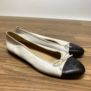 Chanel CC Ballerina Ballerinas weiß schwarz Cap Toe Kalbsleder Gr. 39 - Bild 1 von 10