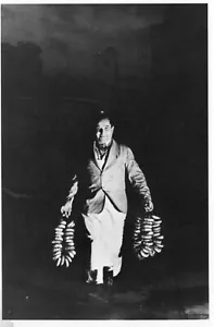 Bagel Man Circa 1944 Postcard Photo by Weegee Printed 1983 American Postcard Co. - Picture 1 of 2
