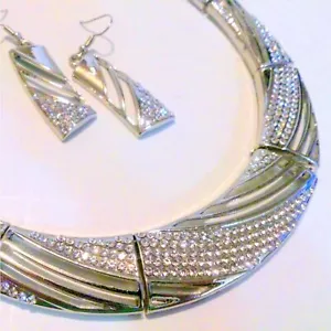 Conjunto de Demi de Collar y Pendientes de Gota en Tono Plateado - Imagen 1 de 5