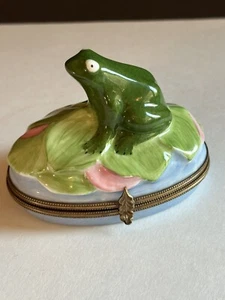 Limoges France Trinket Box Green Frog on Lily Pad Porcelain Vintage - Picture 1 of 18